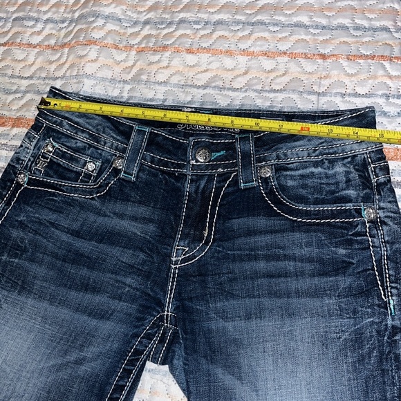 Miss Me Jean Signature Mid-Shorts - Picture 8 of 13